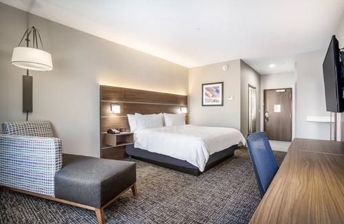 Tulsa Hotel | Holiday Inn Express & Suites Tulsa East - Catoosa by IHG