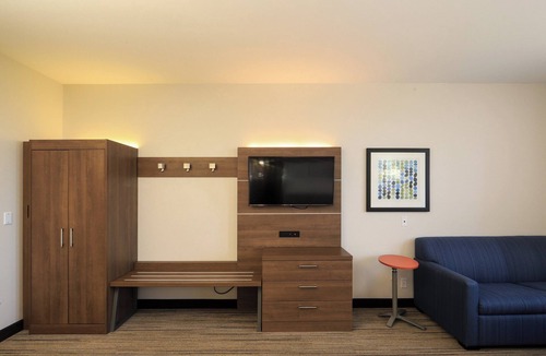 Grand Island Hotel | Holiday Inn Express Grand Island - Niagara Falls by IHG