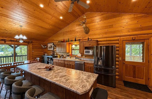 Roach House | Hollow Tree Lodge with Game Room