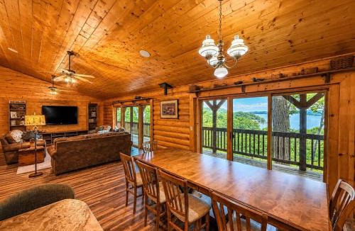 Roach House | Hollow Tree Lodge with Game Room