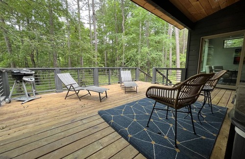 Pickens Cabin | HollywoodRegency|1Bd on Resort with Pool|Clubhouse