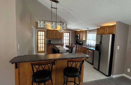 Greenfield Center House | Home 2 mins to Saratoga. Newly renovated & Pet friendly .
