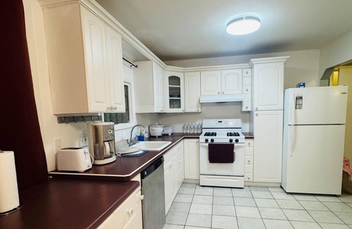 Amherst House | Home close to buffalo university and airport - Comfortable 3 bedroom house