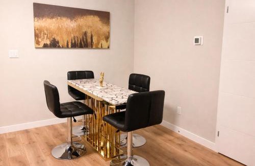 Kitchener Apartment | Home In The Clouds - Downtown Retreat - Gym, Free Parking