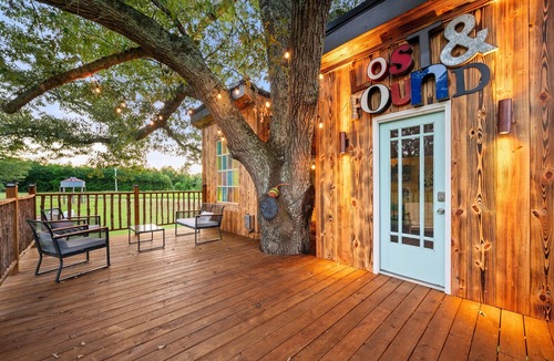 Golden House | Home on 5 Acres with Treehouse
