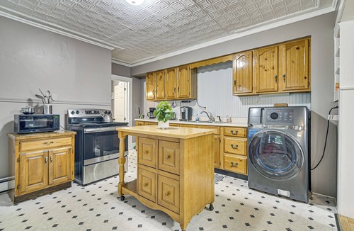 Auburn House | Home w/Private Hot Tub < 1 Mi to Auburn Riverwalk