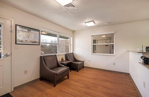 Independence Hotel | HomeTowne Studios by Red Roof Kansas City - Independence, MO