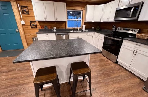 Danville Cabin | Honey Run Falls Cabin near Amish Country - Sleeps 12