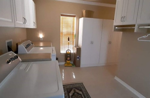 Jefferson House | Honey's Place waterfront Vacation rental Karnack Texas Caddo Lake
