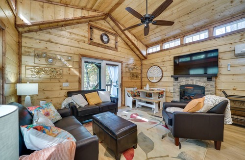 Broken Bow Cabin | Hook, Line, & Sinker Retreat: Fire Pit, Grill!