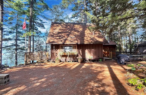 Greenville Cabin | Horizons West Hideaway (Waterfront on Moosehead Lake)