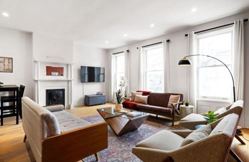 Central Northside Apartment | HostWise Stays - Prime Mexican War Streets 2BR Apartment