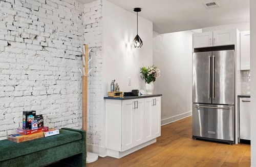 Central Northside Apartment | ★HostWise Stays★ Stylish War Streets Retreat | Easy Walk to Stadiums & Dining