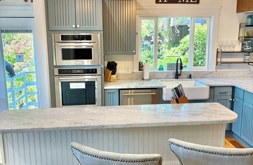 Lake Lure House | Hot Tub. Dog friendly. FREE Pontoon boat & jump off boathouse.