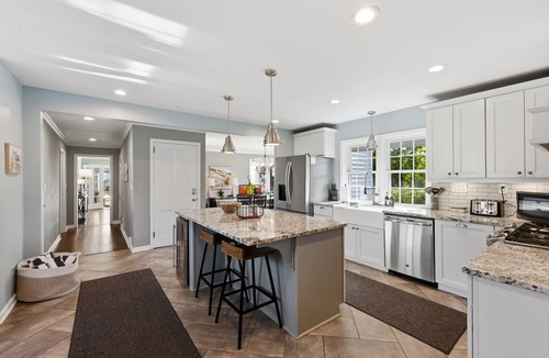 Novelty House | Hot Tub Fenced Yard Perfect Family Retreat Near Chagrin Falls