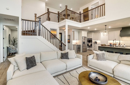 Gun Barrel City House | Hot Tub, Fire Pit! High-End Cedar Creek Lake Haven