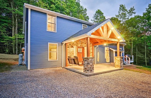 Benezette Cabin | Hot Tub, Grill & Mtn Views! Benezette Cabin