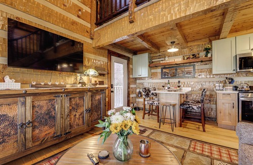 Whittier Cottage | Hot Tub Haven! Mtn-view Home 13 Mi to Bryson City!
