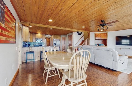 Bristol Hills House | Hot Tub. Lake Views. Wine Country & Golf. Your Canandaigua Escape Awaits!