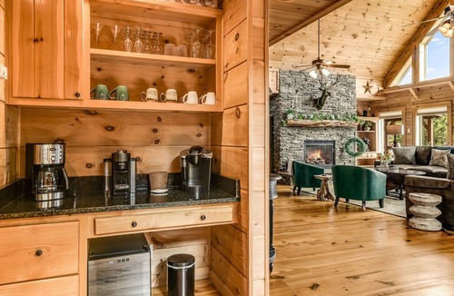 The Peaks at Lake Lure Cabin | Hot Tub, Views, Fire Pit, Game Room, Super Nice! - The Lodge at Pinnacle Ridge
