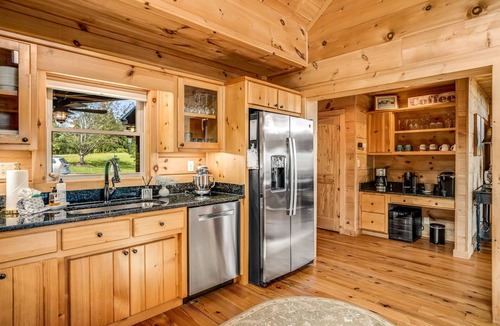 The Peaks at Lake Lure Cabin | Hot Tub, Views, Fire Pit, Game Room, Super Nice! - The Lodge at Pinnacle Ridge