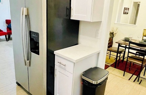 Panther Creek House | House 3-Bedroom 2-Baths with FREE Parking, Washer & Dryer, AC, WiFi