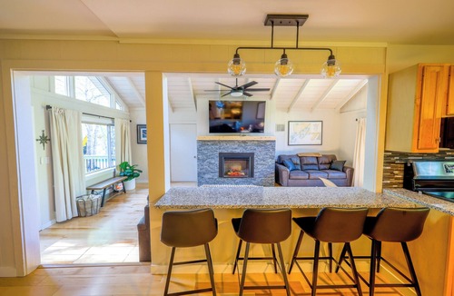 Trenton House | HOUSE + APARTMENT/Sleeps 15/Near Bar Harbor & Acadia. HOT TUB. NEW!