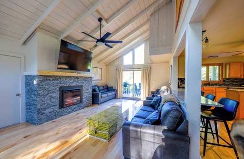 Trenton House | HOUSE + APARTMENT/Sleeps 15/Near Bar Harbor & Acadia. HOT TUB. NEW!