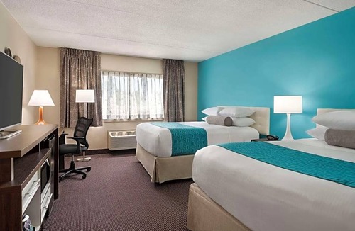 South Portland Hotel | Howard Johnson Hotel by Wyndham South Portland