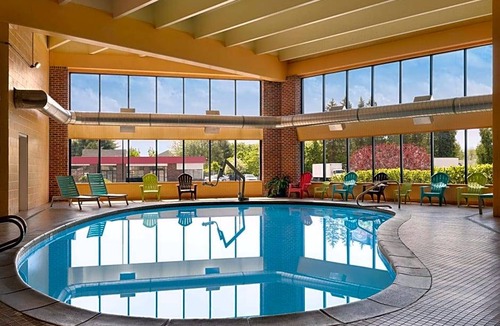 South Portland Hotel | Howard Johnson Hotel by Wyndham South Portland
