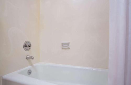 Brigham City Hotel | Howard Johnson by Wyndham Brigham City