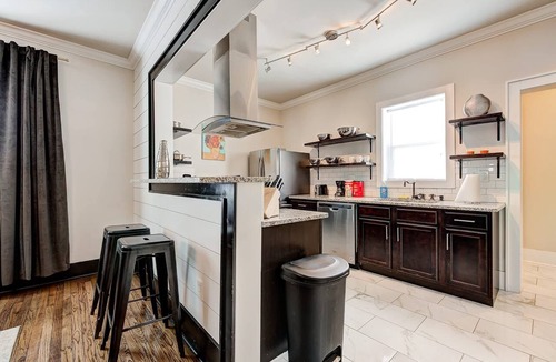 Lincoln Terrace Apartment | Howes Capitol I - Sleek & stylish, walk to OU Med