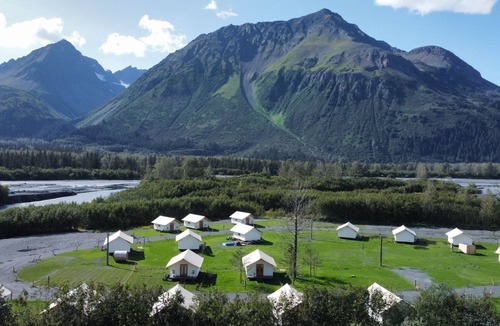 Seward Cabin | Howling Wolf Resort!