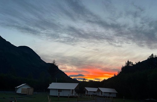 Seward Cabin | Howling Wolf Resort!