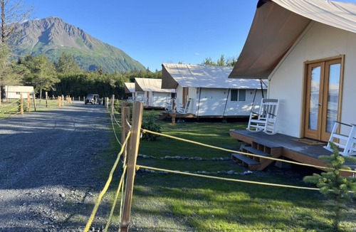 Seward Cabin | Howling Wolf Resort!