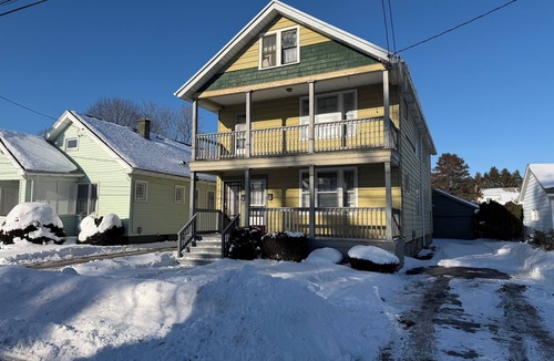 Utica House | Huge 3 Bedroom Home Close To Everything - Two Family House 2nd Floor