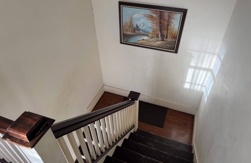 Utica House | Huge 3 Bedroom Home Close To Everything - Two Family House 2nd Floor