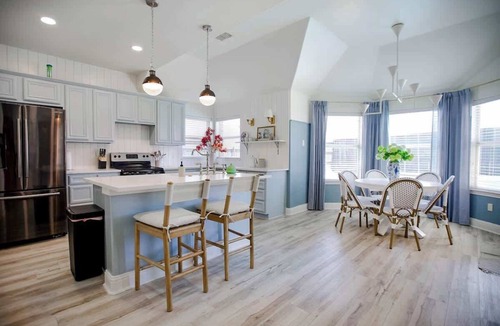 Royse City House | Huge 4BR w/Pool + Grill | Near Lakes and Harbor!