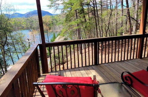 Lake Lure Cabin | Huge lake/mountain/Beach views/HotTub/pets/Canoe
