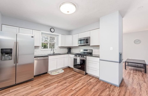 Columbus House | Huge New 4BR/2.5BA home w/big back yard and deck