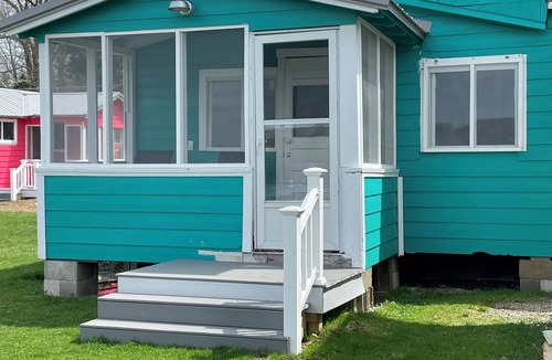 Canadohta Lake Cottage | Hummingbird Cottage: Cozy Rustic Lakefront Escape at The Pier, Perfect for 7!