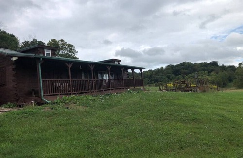 Chandlersville Cabin | Hunting Cabin 65AC Zanesville Muskingum AEP WIFI&CELL SVC!