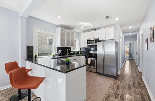 Hyde Park House | HydePark Stay UT Modern 2BR/1.5BA Yard & Parking