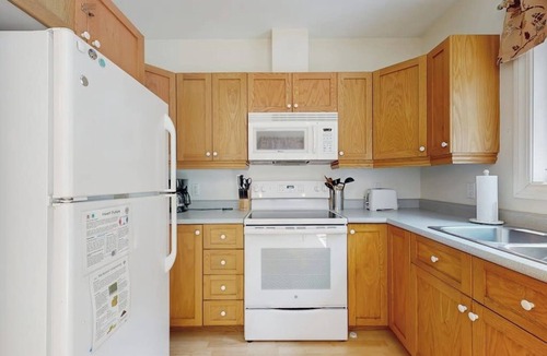 Bar Harbor Cabin | Ideally Located Home w/Deck, WiFi & Washer/Dryer - Walk into Town & Acadia