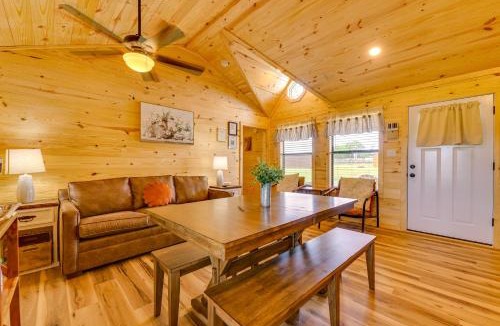 Dennis House | Idyllic Farm Setting! Granbury 'White Daisy Cabin'