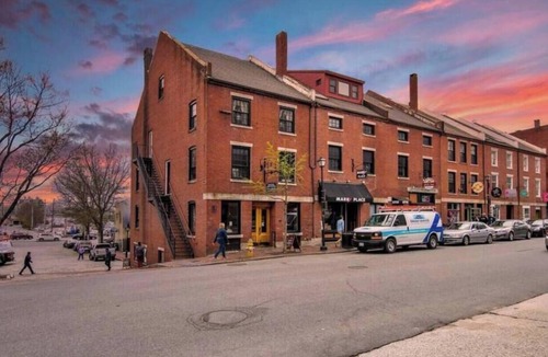 Old Port Apartment | Incredible Location! Heart of Old Port/Spacious Apartment