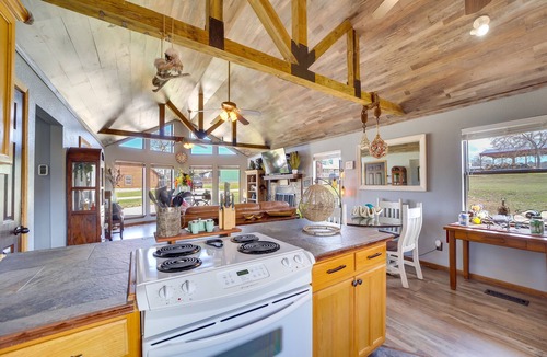 Vian Cabin | Incredible Log Home: 1 Mile from Lake Tenkiller