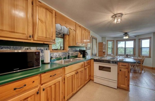 Blairsville Cabin | Incredible Mountain Cabin for a Memorable Family Getaway in Nature near Blairsville, Georgia