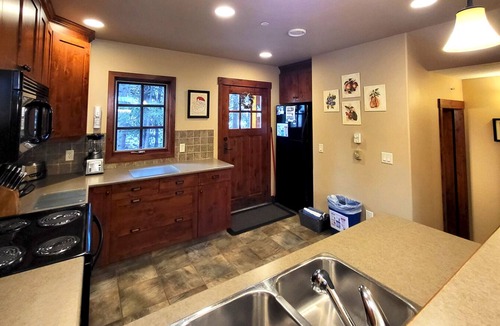Sun Peaks House | Incredible multi level 2 bedroom + den townhouse, close to ski run