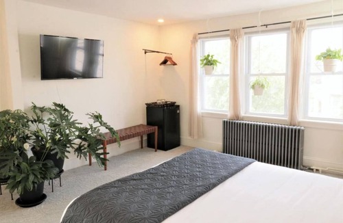 Portland Hotel | Inn at Parkspring 4 - Self Check In - Parking